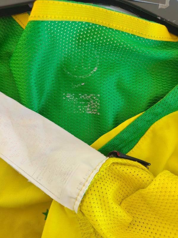 Brazil Home Football Shirt 2004-2006 (M)