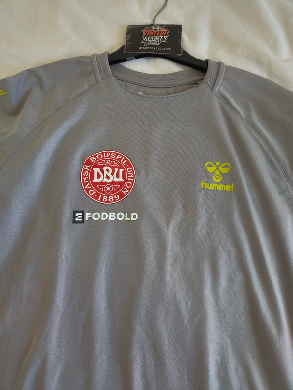 Denmark Training Football Shirt 2010s (L)