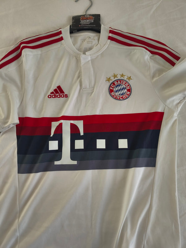 FC Bayern Munich Away Football Shirt 2015-2016 (S)