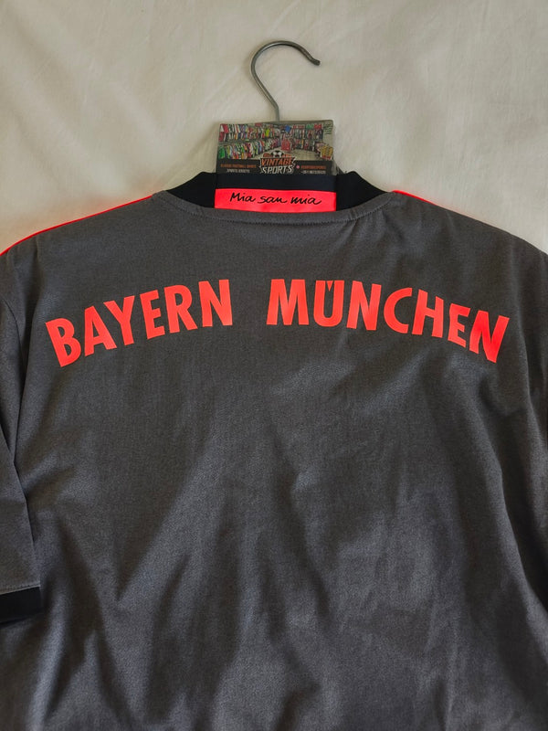 FC Bayern Munich Away Football Shirt 2016-2017 (M)