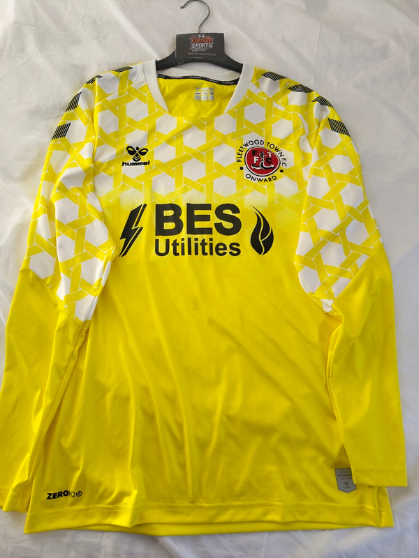 Fleetwood Town Goalkeeper Football Shirt 2020-2021 (M)
