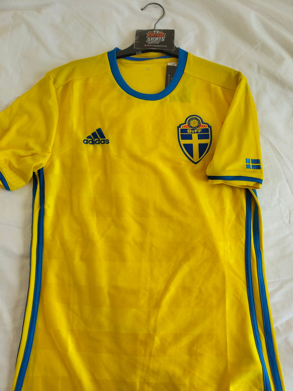 Sweden Home Football Shirt 2015-2016 (S)