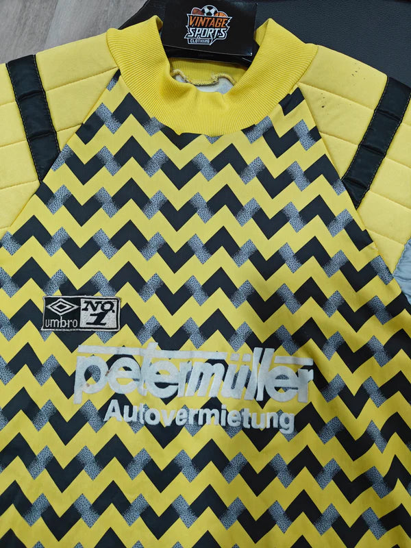 Vintage Goalkeeper Football Shirt Umbro 1990s (M) #1